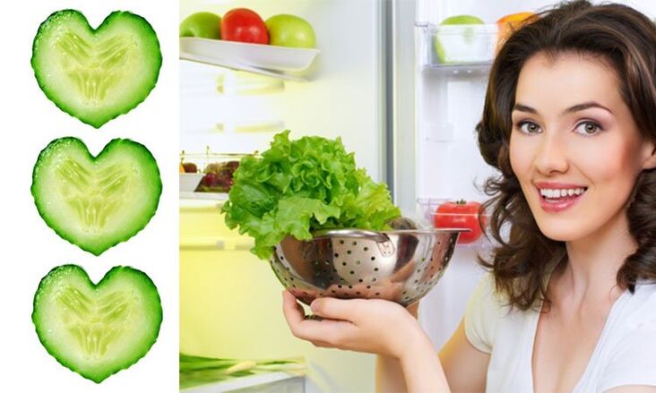 dívka s produkty, ze kterých se připravuje kosmetický přípravek pro omlazení pokožky obličeje